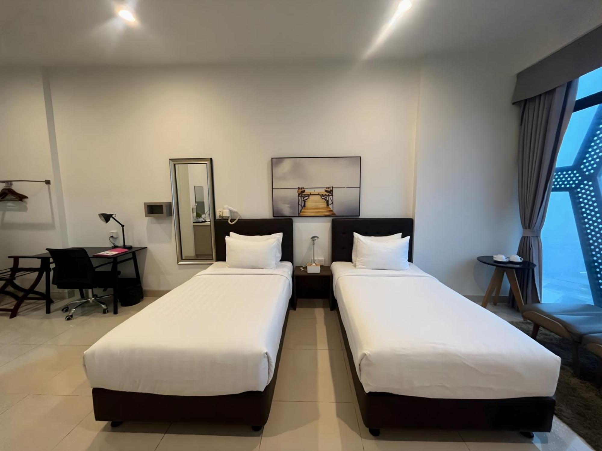 Hotel The Bridge Club Phnom Penh Zewnętrze zdjęcie