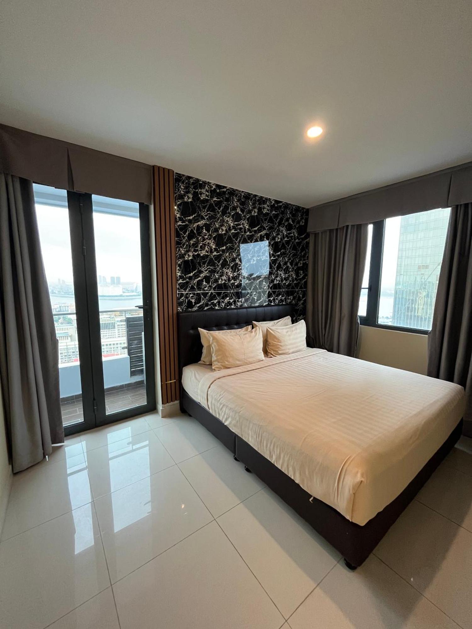 Hotel The Bridge Club Phnom Penh Zewnętrze zdjęcie