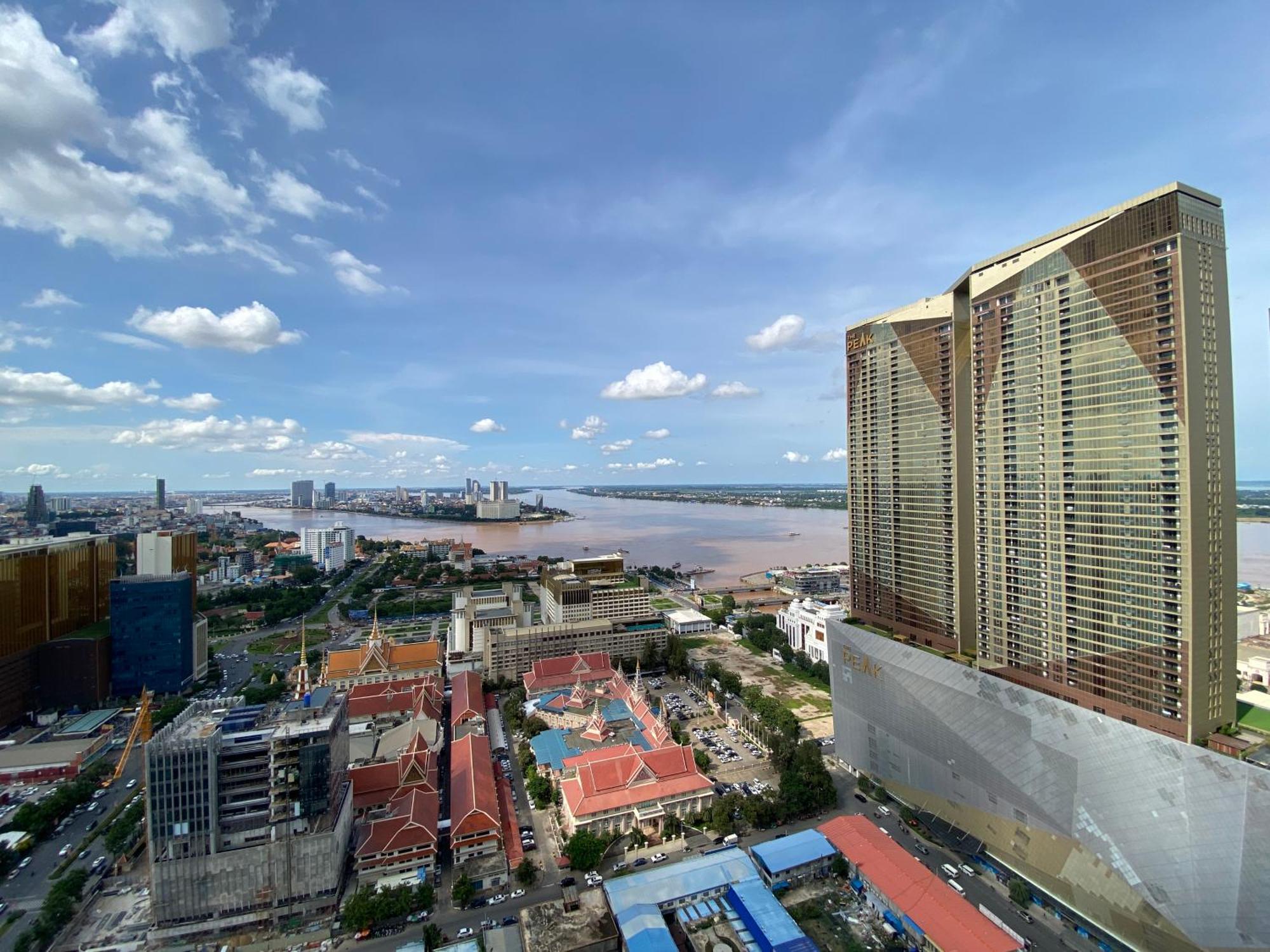 Hotel The Bridge Club Phnom Penh Zewnętrze zdjęcie