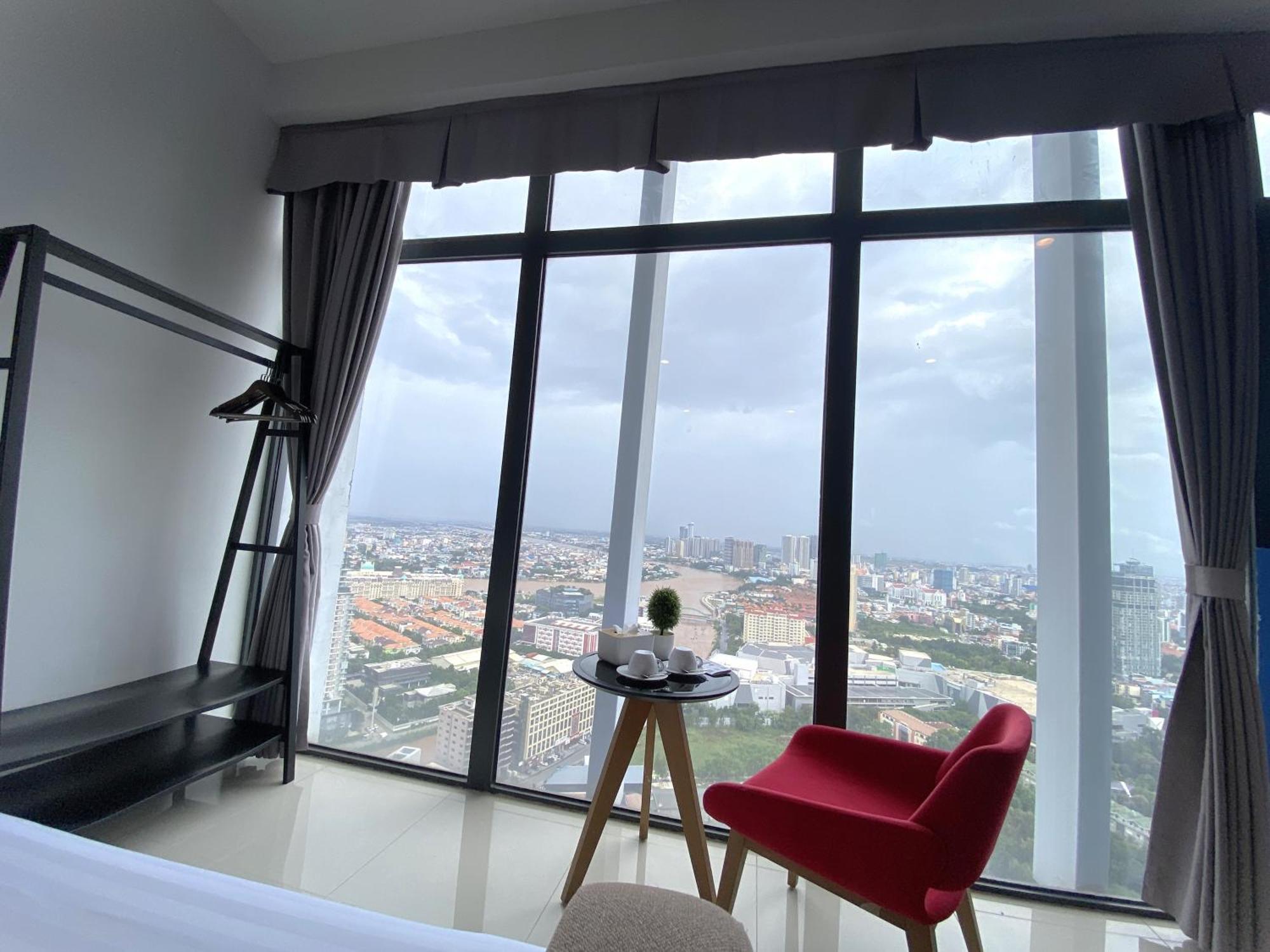 Hotel The Bridge Club Phnom Penh Zewnętrze zdjęcie
